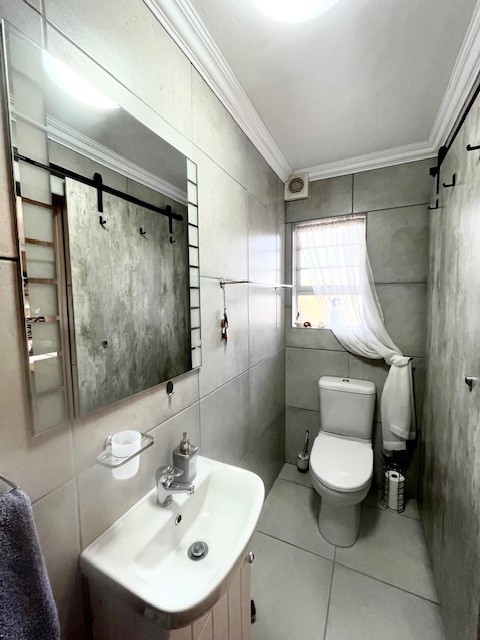 4 Bedroom Property for Sale in Herolds Bay Western Cape